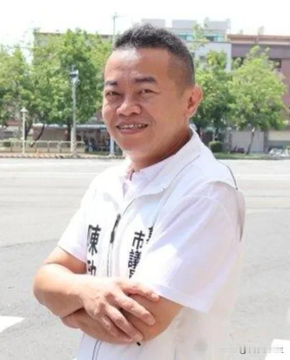 像王宝强吗？嘉义市东区议员参选人陈致恺表示，因长相神似大陆演员王宝强，让他增加了