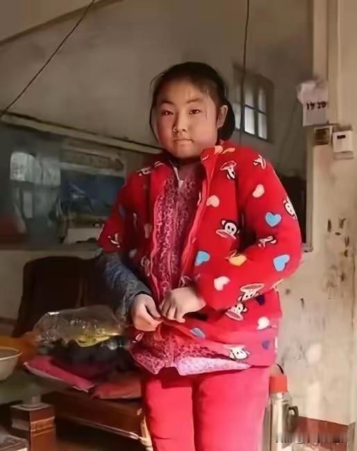 泪目了！四川，一小女孩6岁爹没了，9岁妈改嫁。在叔叔家一住就是12年。高考完第二