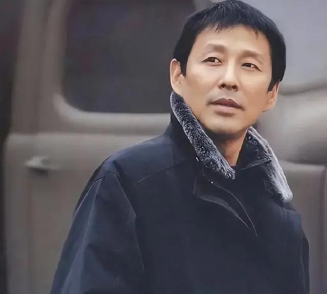 陈道明这人，网上总爱说他脾气大、爱怼人，可真扒开那些事儿，才发现他骨子里就一根筋