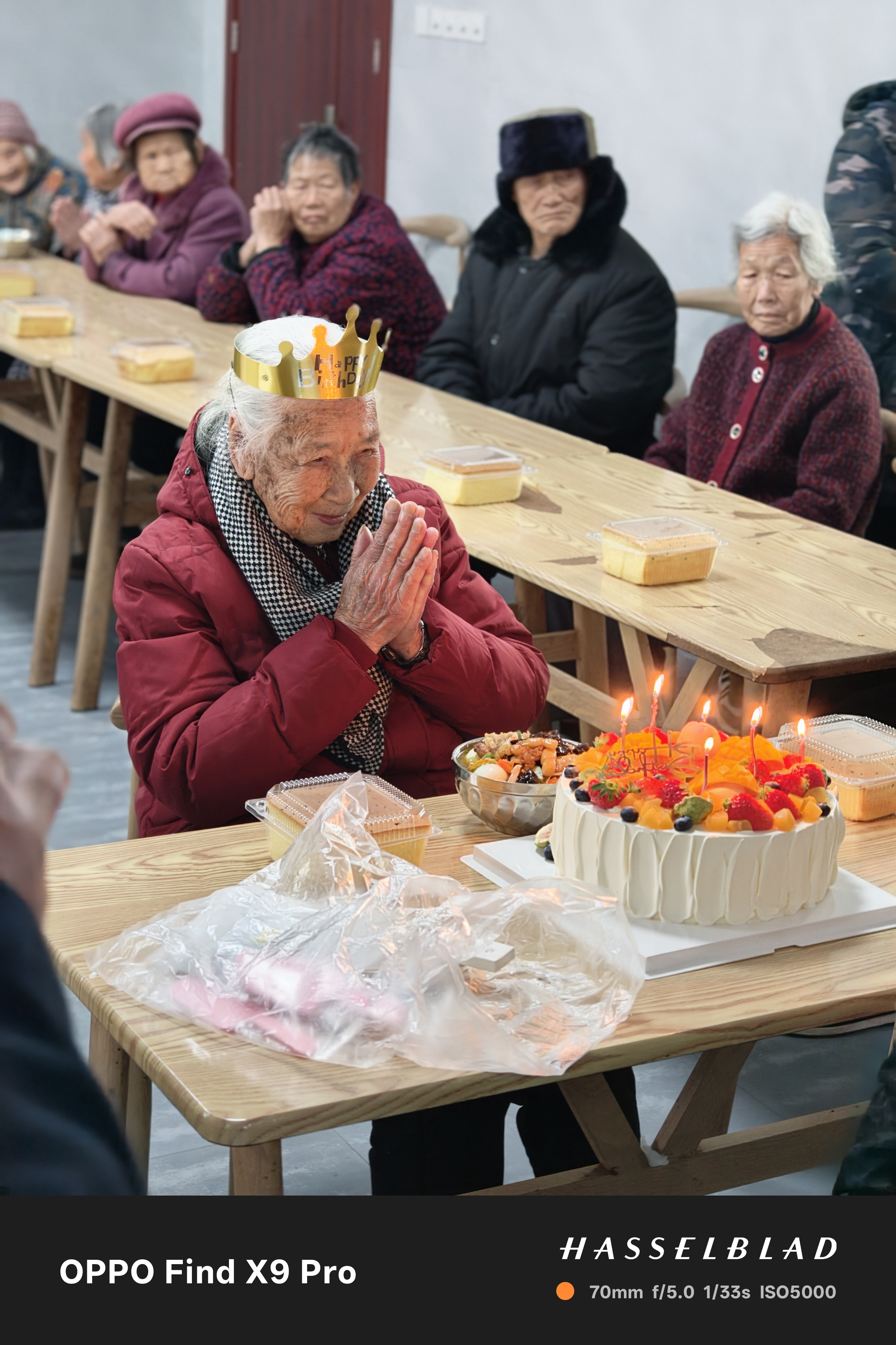 一大早飞奔过来给外婆过90岁生日
