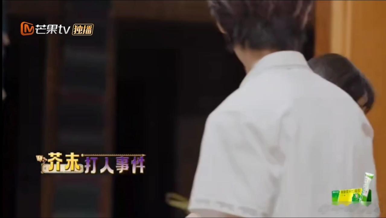田曦薇被芥末打了一拳田曦薇这波被芥末偷袭得太惨了！毫无防备凑近猛吸一口，辛辣直冲