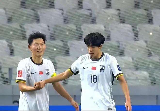 U20亚洲杯，国足VS澳大利亚，看点：
1、能否击败澳大利亚，获得小组头名。
2