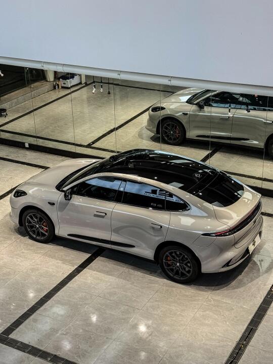 高级到爆的LS6，一眼带到巅峰了智己