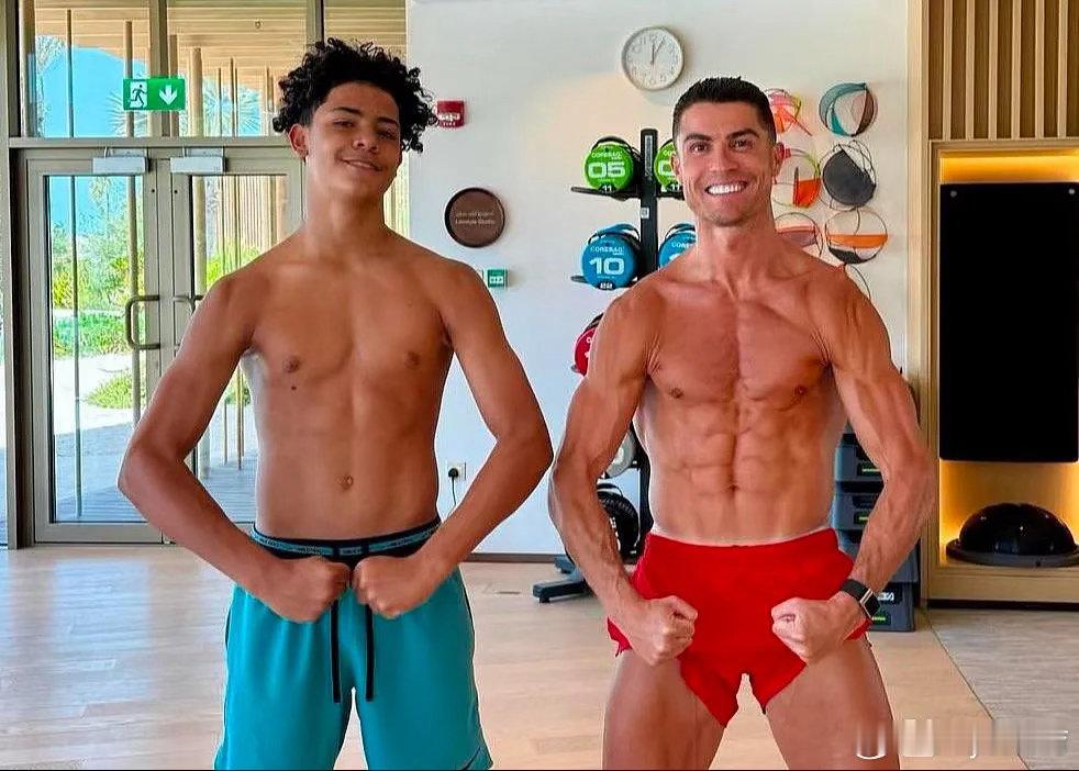 据沙特当地媒体《和谐报》报道，并经由知名记者罗马诺转载，利雅得胜利正考虑将C罗的