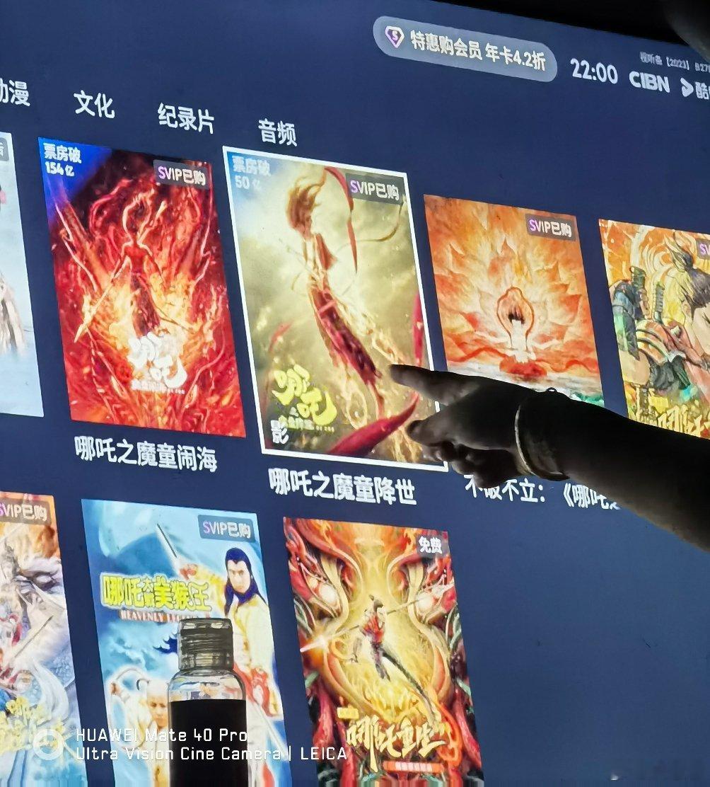 小侄女今天晚上跟我睡，她妈妈说没空带她，明早她要5点起床！但是现在都快11点了，