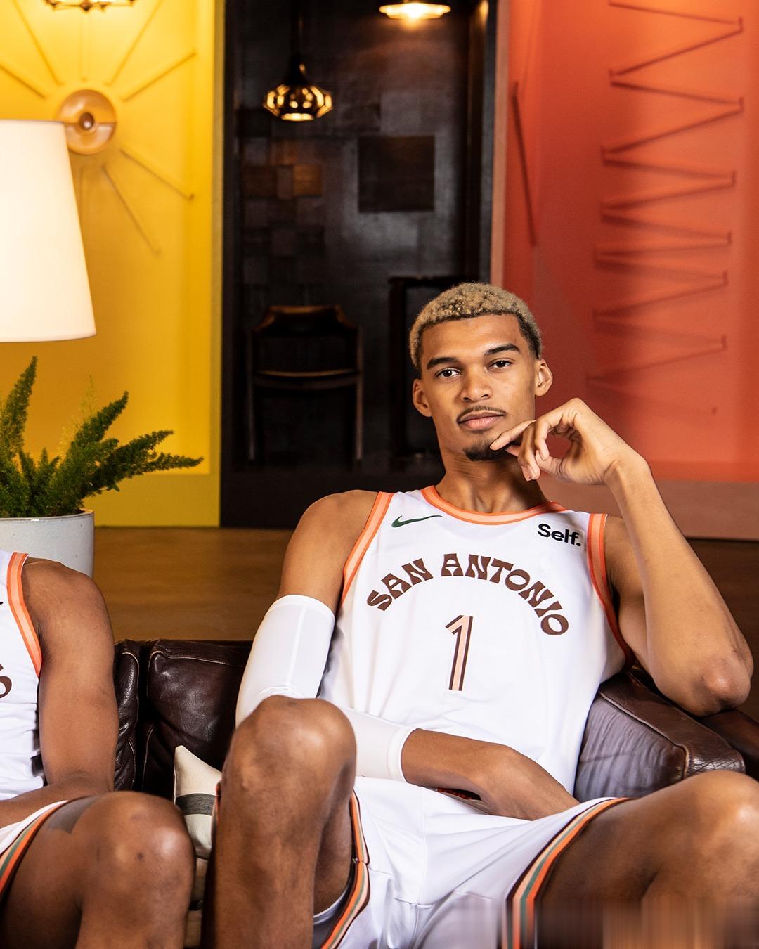 新球衣看久了也是挺舒服的 ​​​