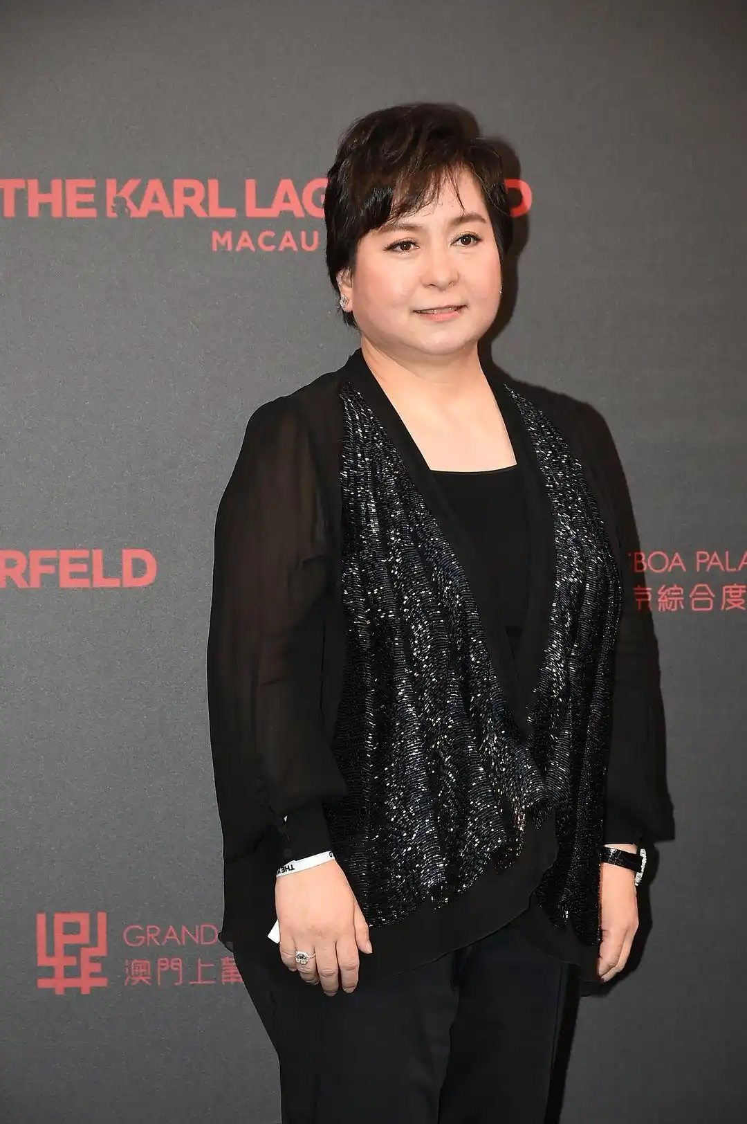 【何超蕸曾被赌王称为最能帮忙的女儿，受父亲影响生前热心公益】何超蕸受父亲影响热心