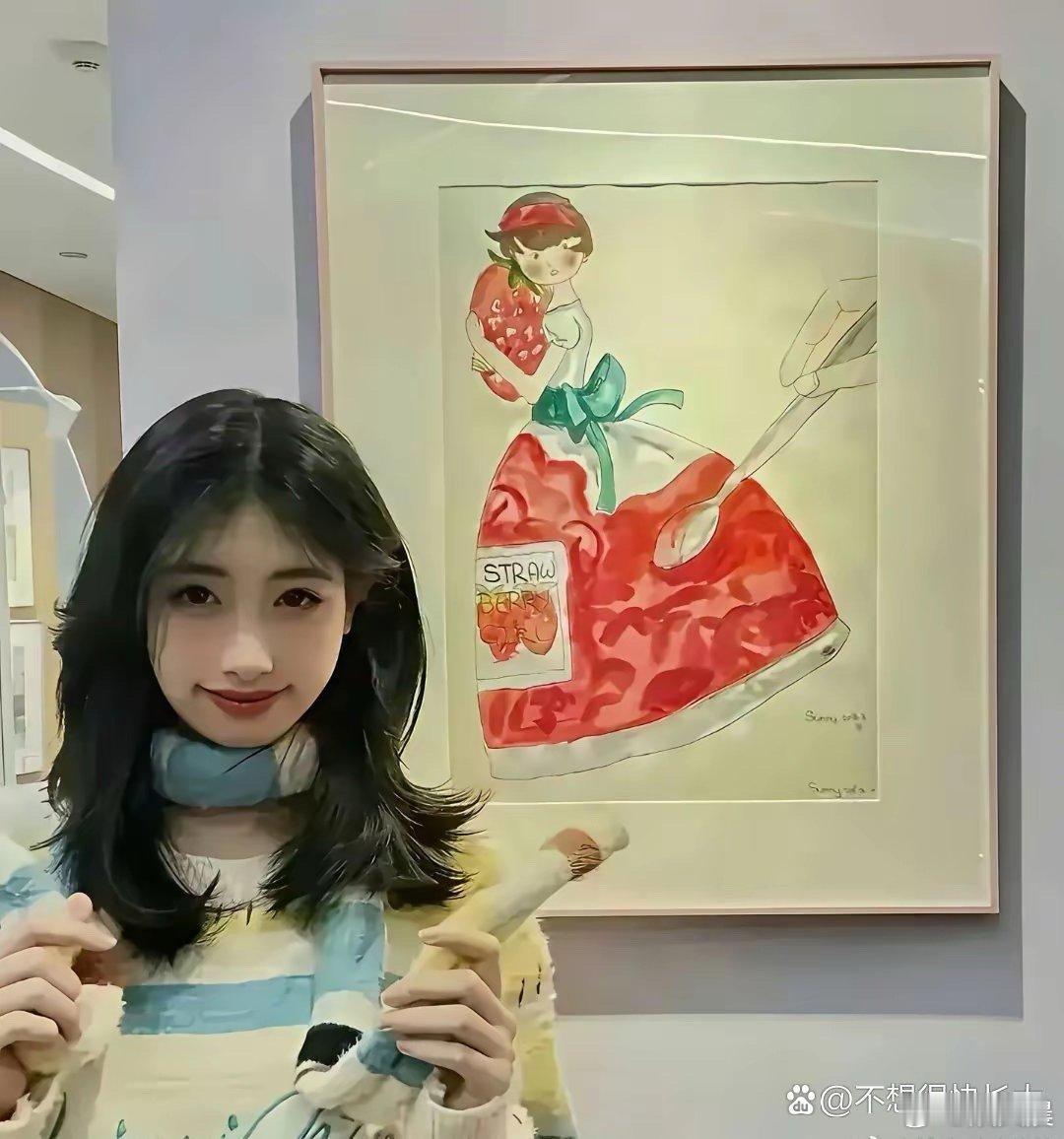 左边冯小刚女儿的画，右边李湘女儿的画，两幅作品各有风格，大家来品品，她们俩的绘画