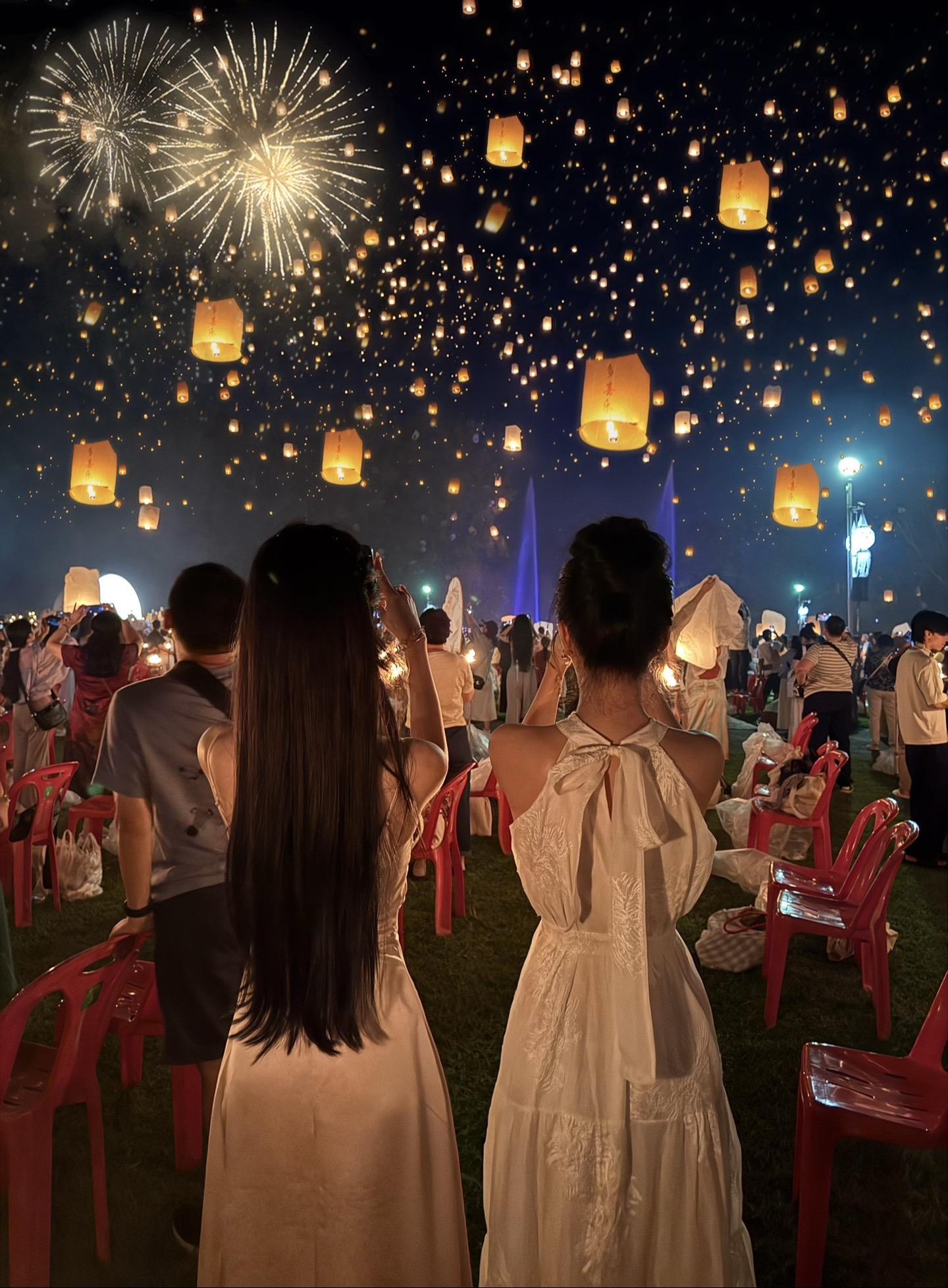 当万人一起放天灯🏮 原来童话故事是真实存在的 浪漫在这一刻变成了具象...