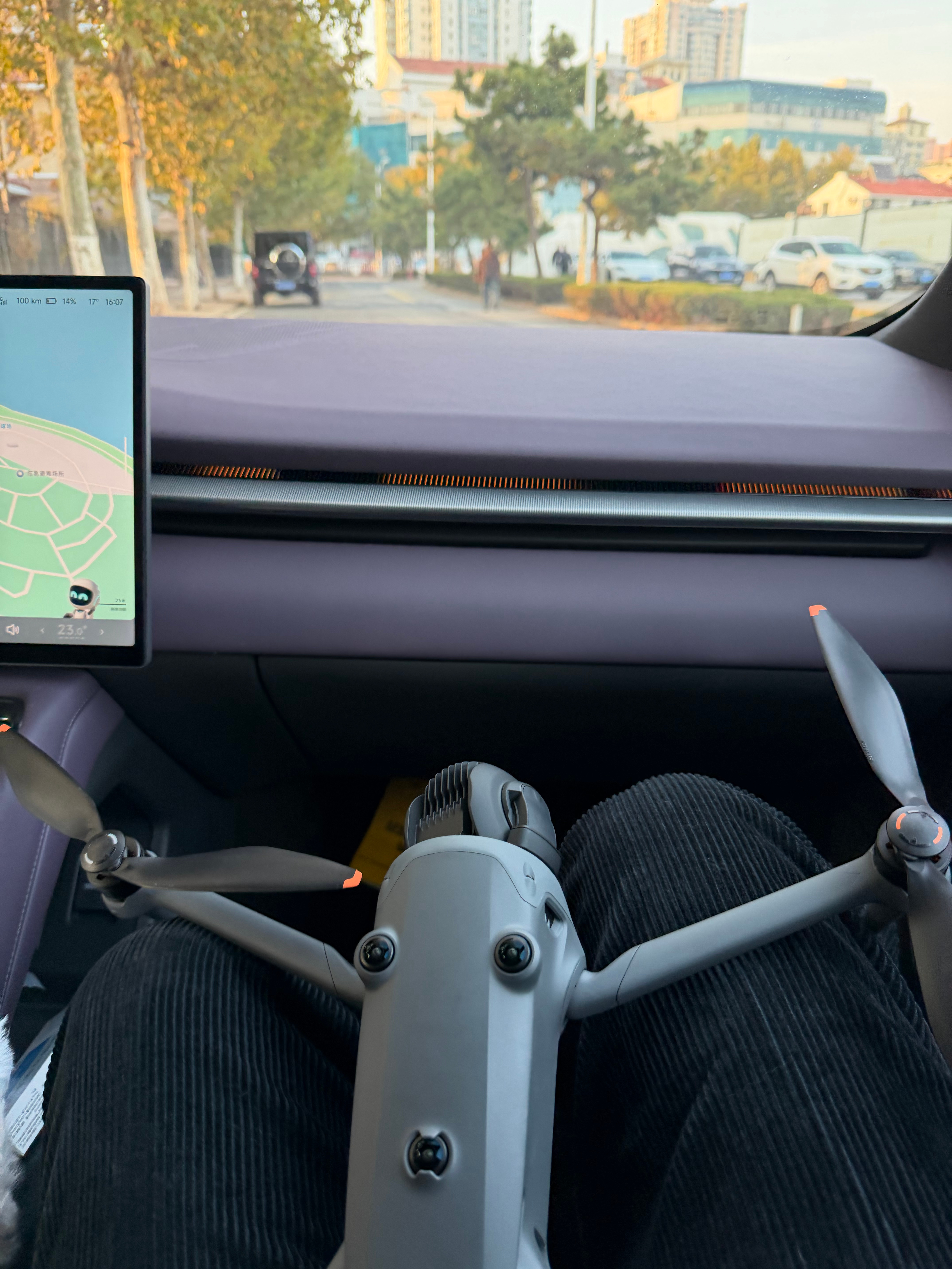 明天出差广州，我都带上无人机了突然想起来它要办活动，我就默默的放回去了[允悲]预