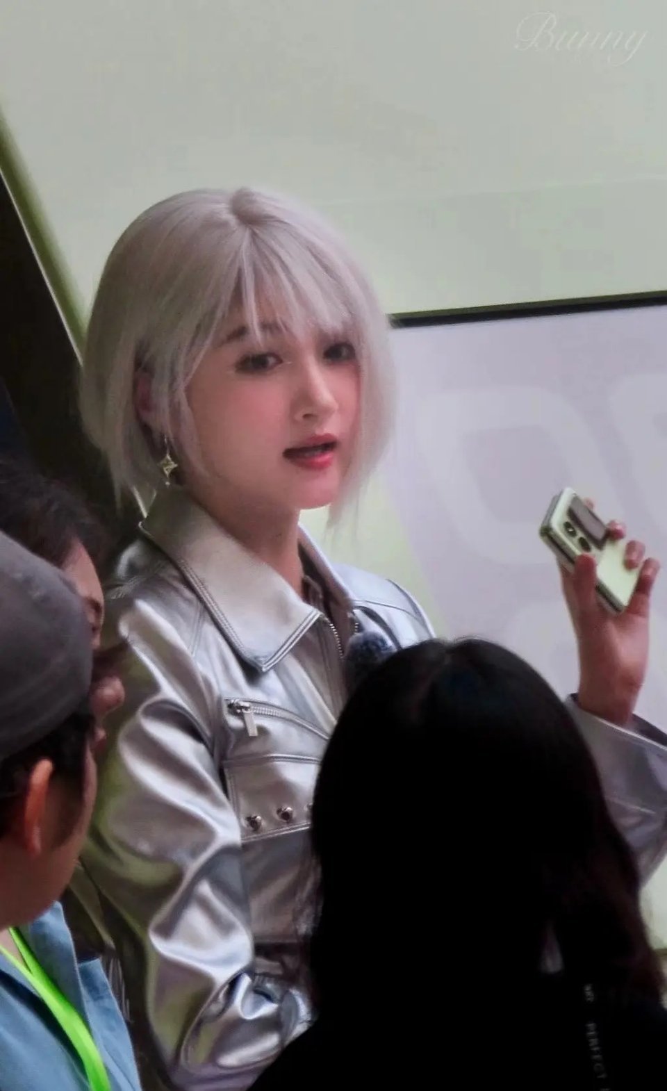 关晓彤这个线下活动造型也清楚的告诉我们，还是瘦的时候好看 ​​​