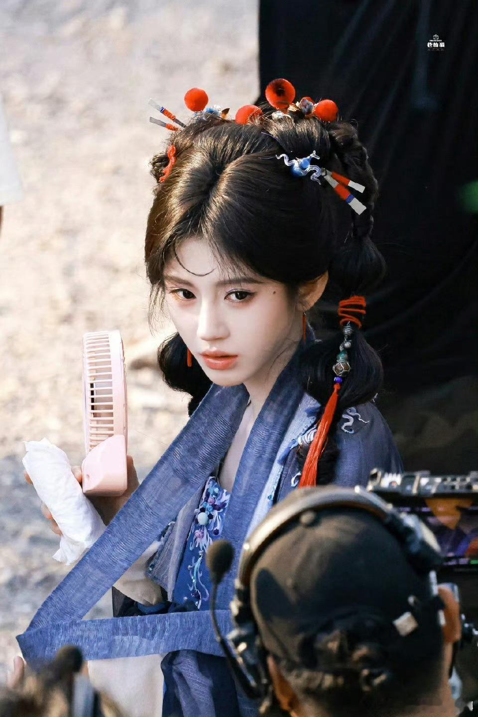 来战大家中秋快乐，期待鞠婧祎来战 ​​​