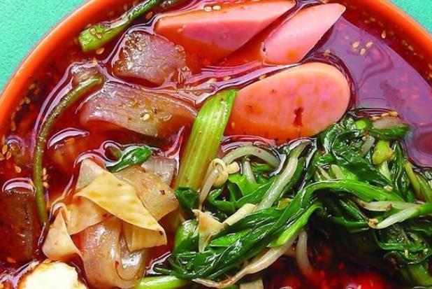 刘文祥麻辣烫因食材质量问题发布全面整改措施，引发广泛关注。
近日，刘文祥麻辣烫因