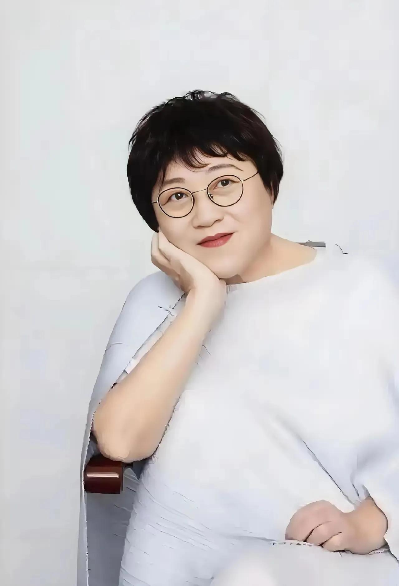 活着到底有什么意义？

李银河一席话点醒好多人：人虽然渺小得像一粒尘埃，却因为会