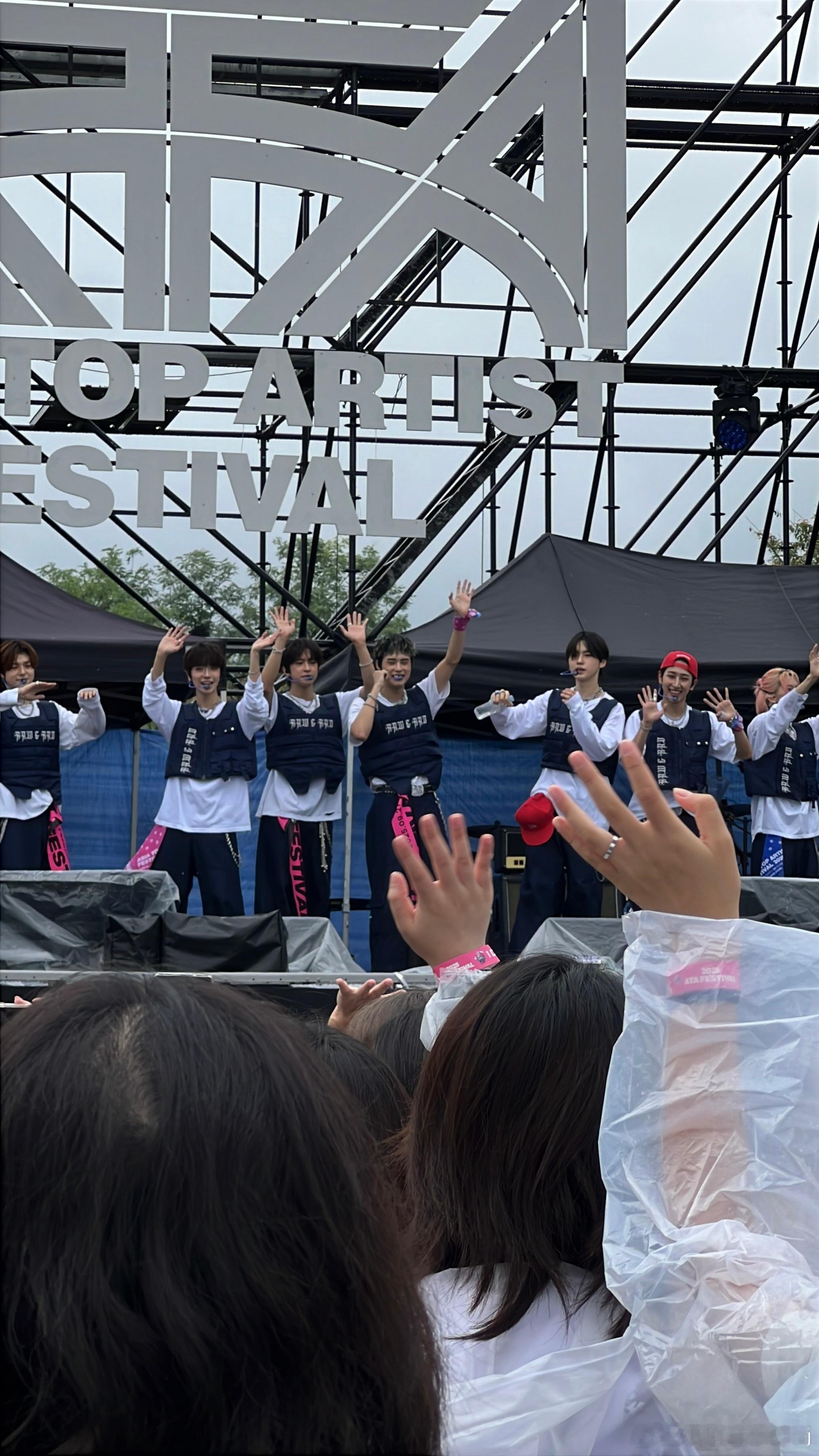 kpop有自己的反向萧敬腾 新人设🈶 kpop新人男团NEWBEAT 今天在表