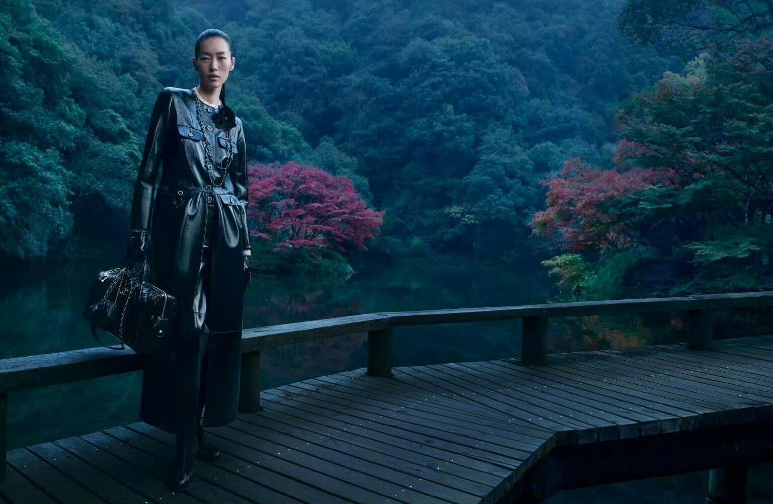 mila时尚资讯 ，品牌形象大使刘雯 ，拿下了CHANEL 2025早秋高级手工