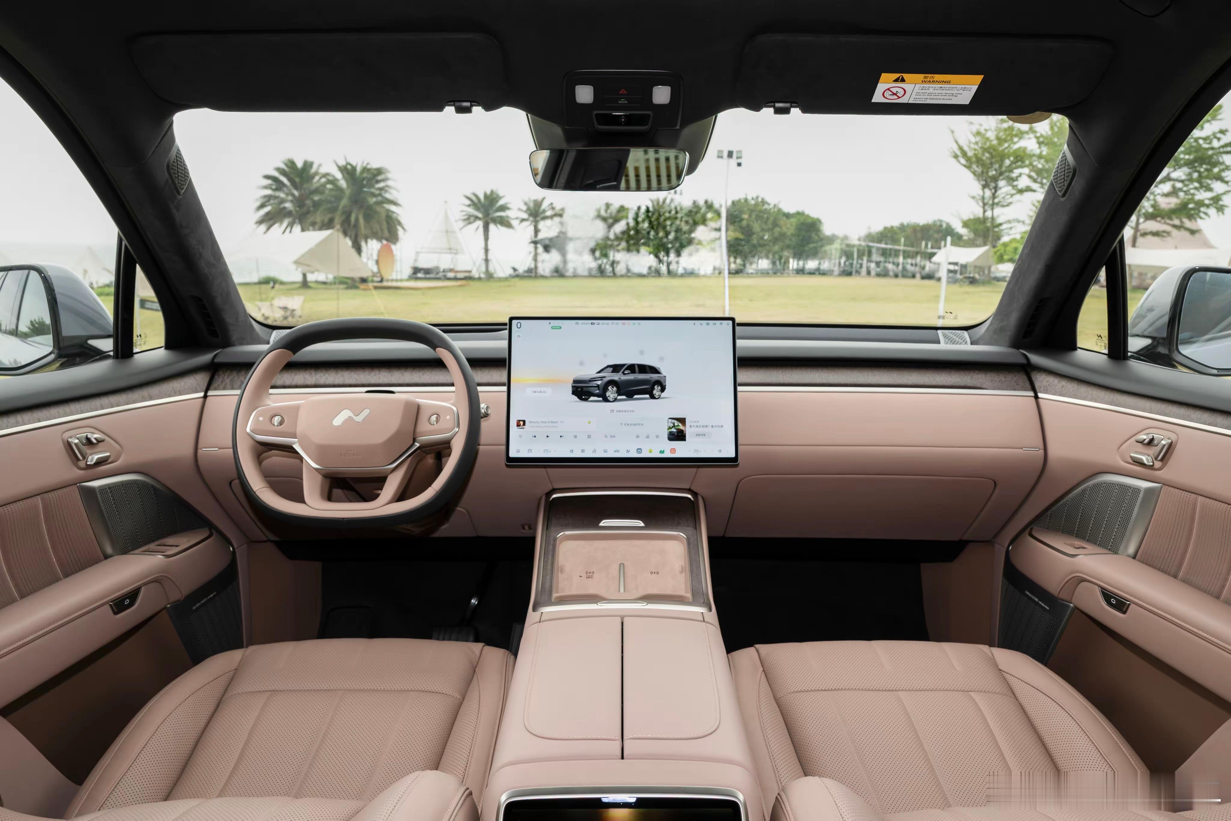 层峰绿外观+桂庭黄内饰，应该是乐道L80首发配色，大家会选择这两个配置吗？ 