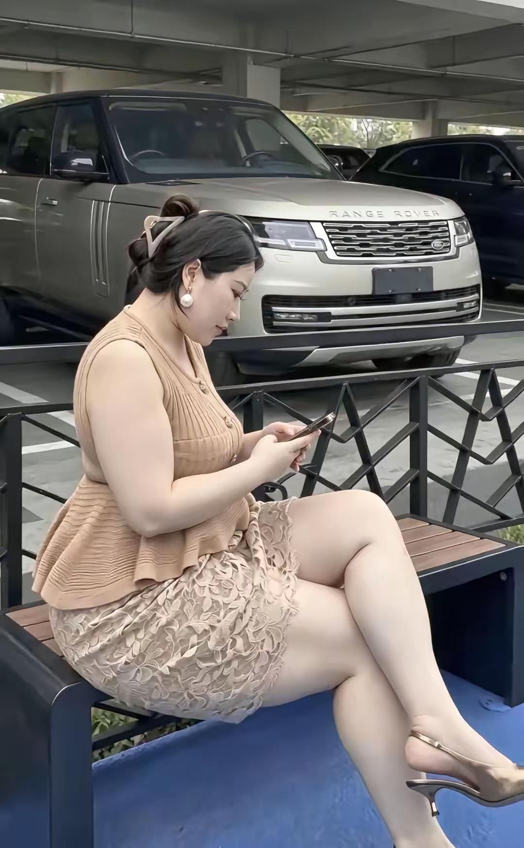 微胖女神，这应该是许多男生喜欢的类型吧。