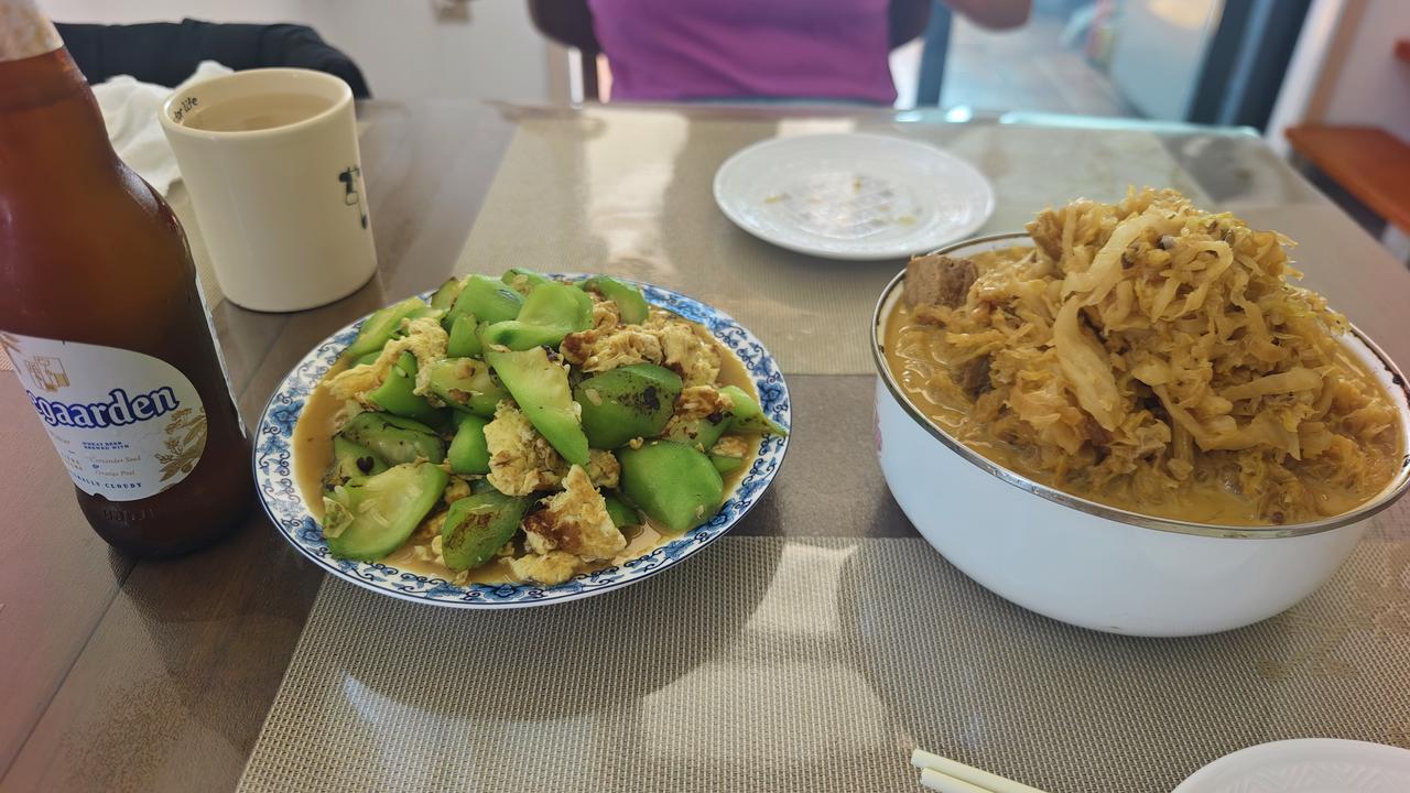 啥叫心有灵犀，和小胖子边吃饭边聊好哥们的退休金。好哥们特别低调，一直说他的退休金