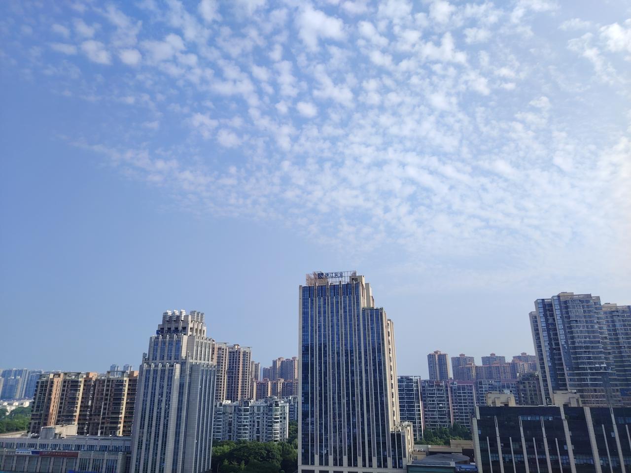 可以发下你拍的蓝天白云照片吗