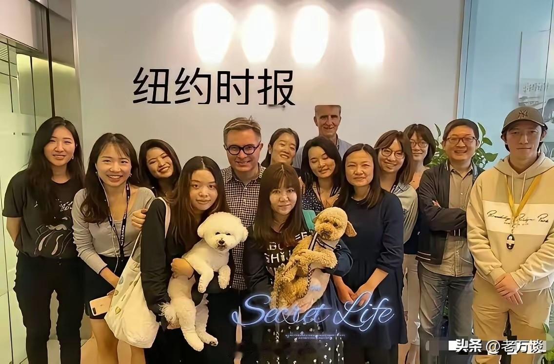 《纽约时报》中有不少华人面孔的员工，这些员工当中不少人拿起他们的笔攻击他们的母国