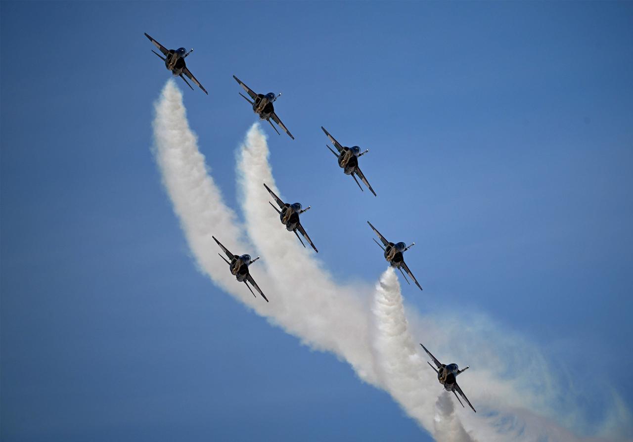 当地时间11月17日，2025迪拜国际航空展在迪拜阿勒马克图姆国际机场开幕，阿联