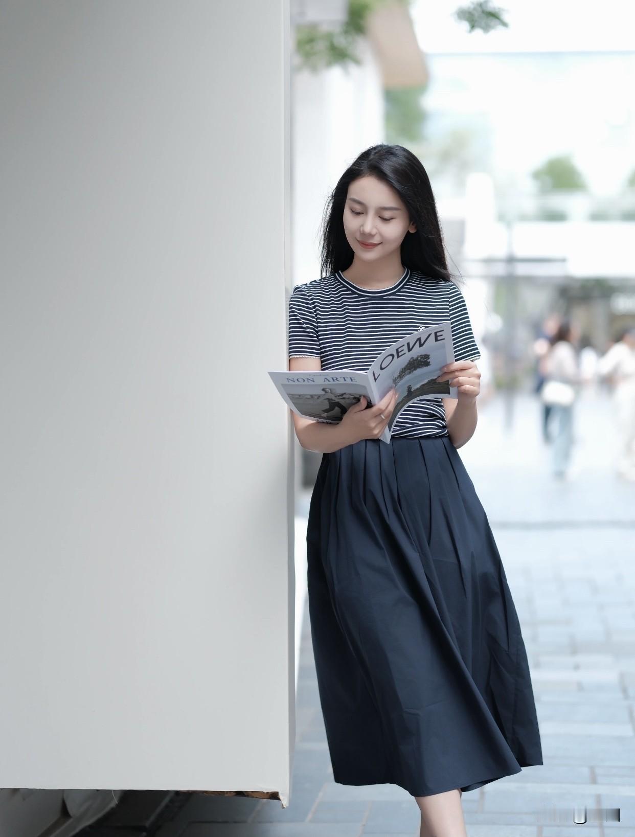 所以，漂亮和朴实各有魅力，女人可根据不同场景自由切换。