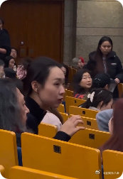 偶遇三宝万千惠和管乐 管乐认识三宝老师和万千惠，同看音乐剧的氛围也太好了～偶遇三