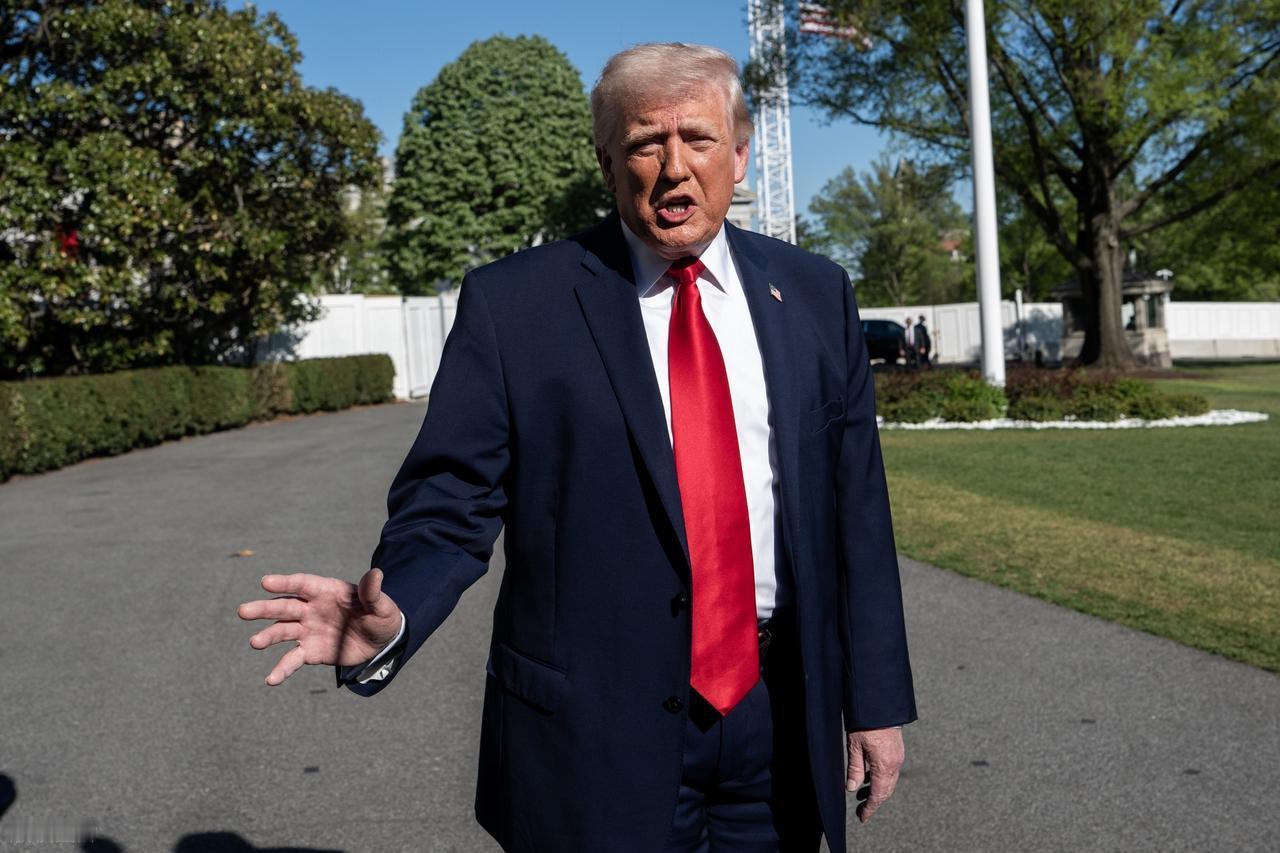 就在刚刚
特朗普正式下令：将开始封锁霍尔木兹海峡
4月12日，在美伊谈判失败后，