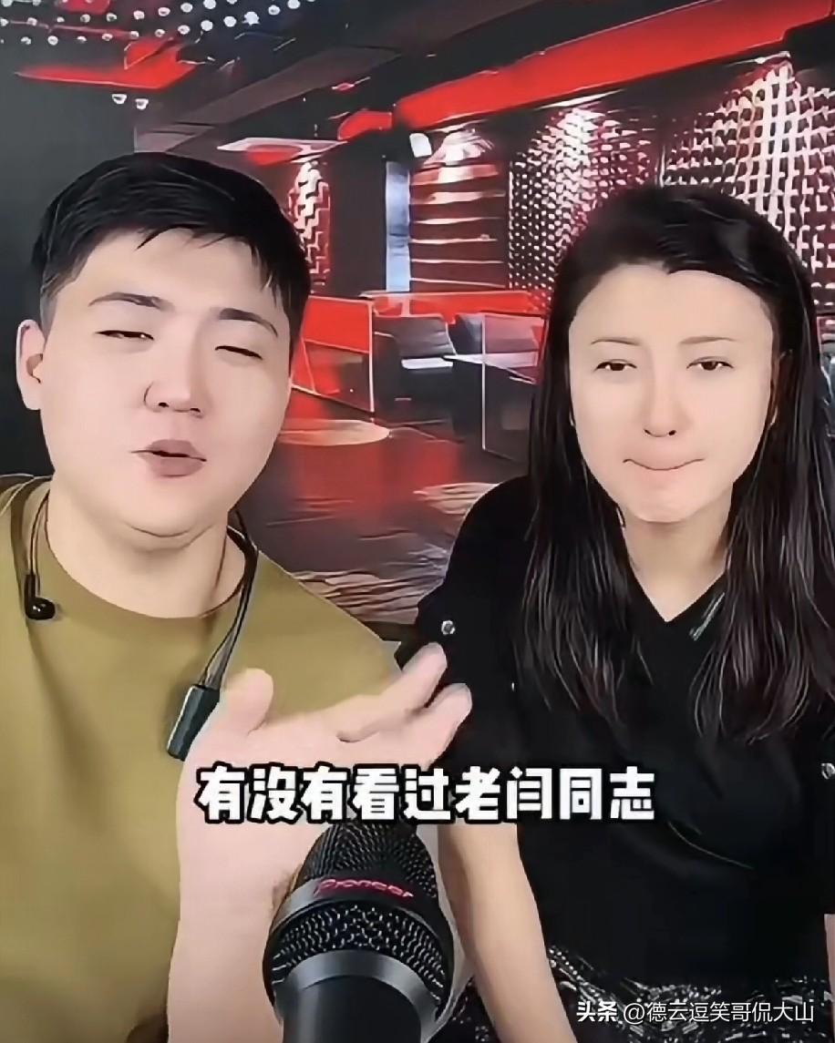 闫学晶儿子和母亲一起直播时说：“大家肯定熟悉我们娘俩，我们演了不少好戏。你们最喜