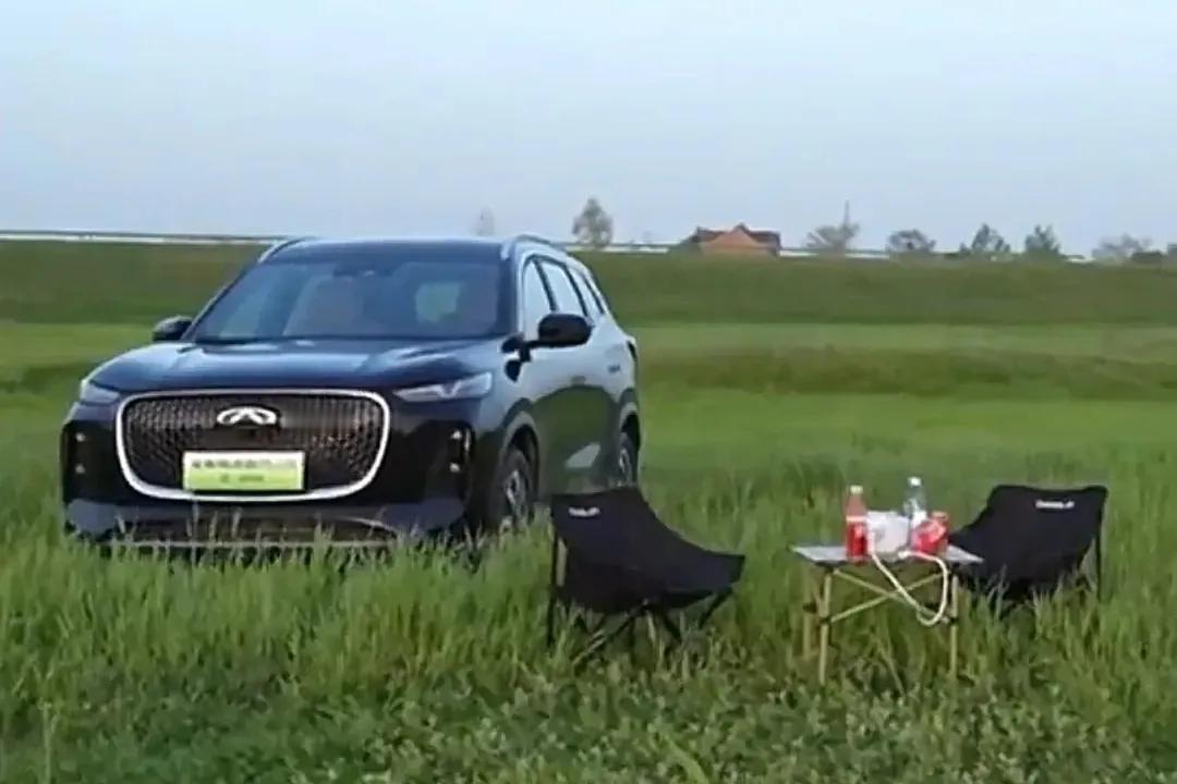 ​现在今日头条携手瑞虎8PLUS重磅推出《去班味吧》旅行慢综艺节目，这个节目很有