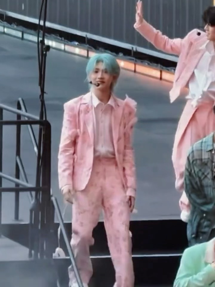 苏新皓又在下场的时候逗兔毛