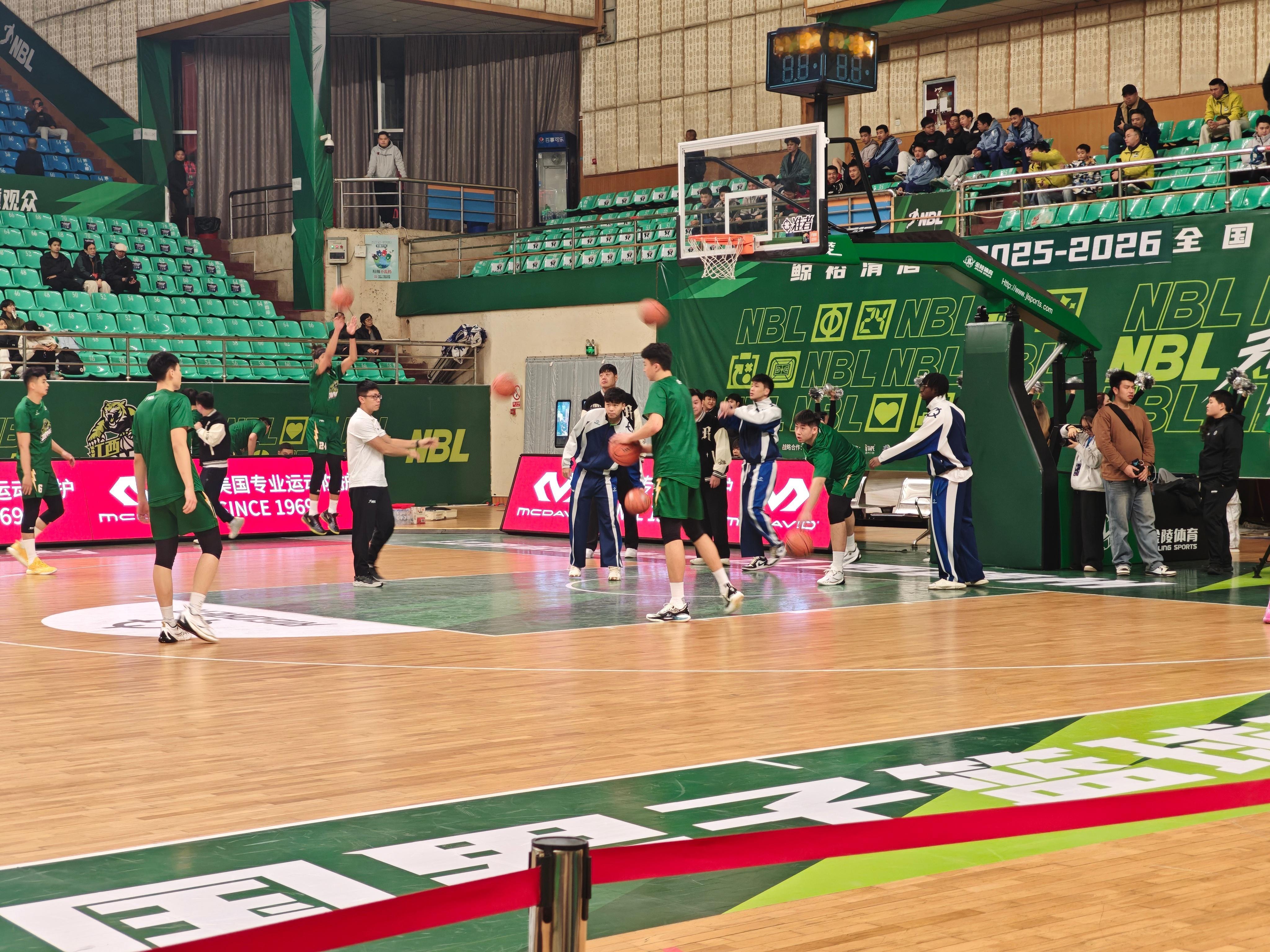 场边指导一下尼文哈特50分 赣州·赣州市体育中心