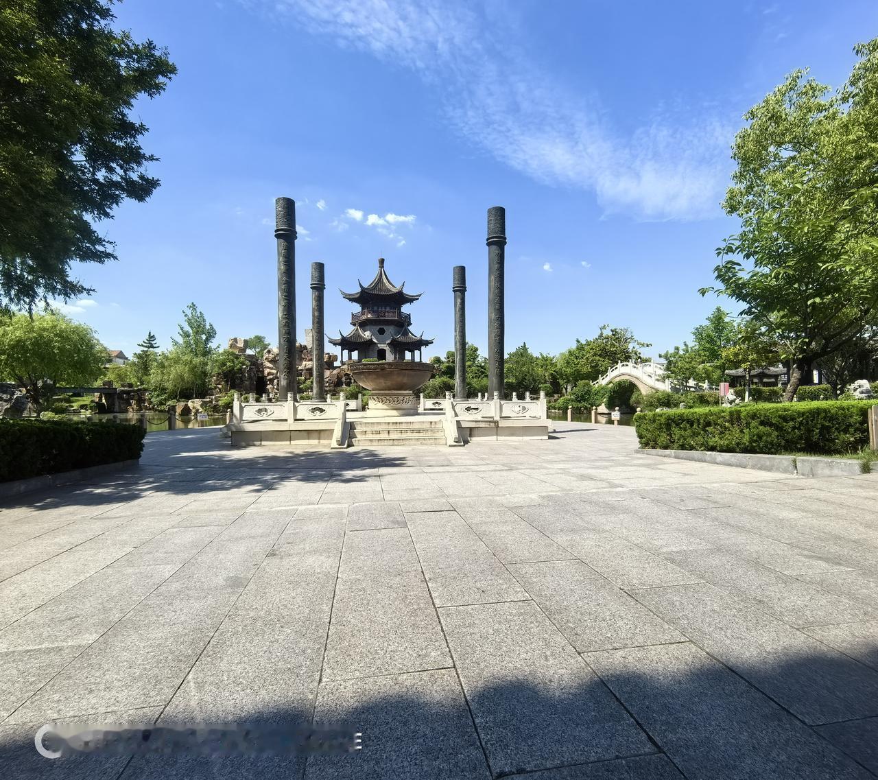 岁月辗转，再回首，来时路有风雨亦有繁花。那些走过的坎坷、遇见的人、经历的故事，都
