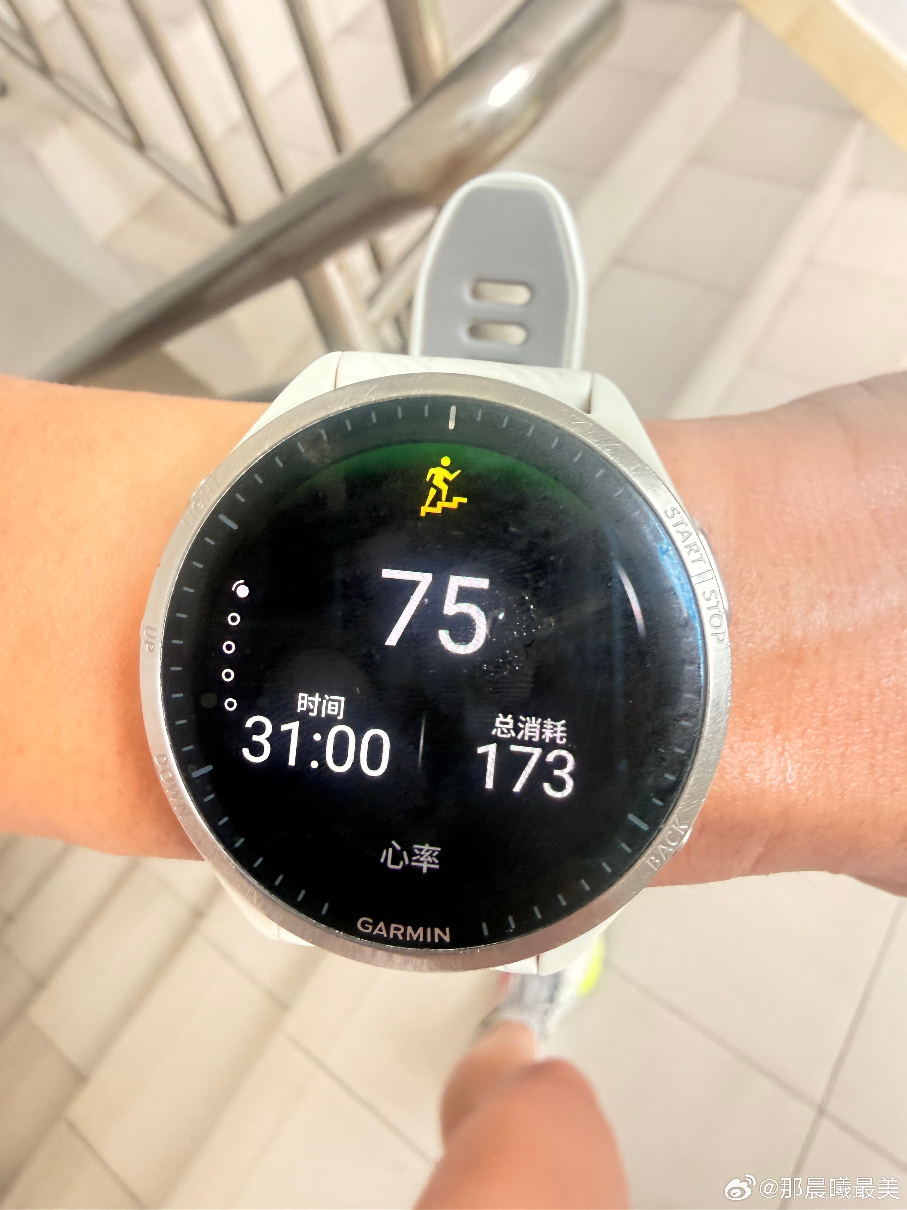 今日份：晨跑7.1km + 爬楼75层跑步即刻开跑跑步 跑步：7.11km｜6'