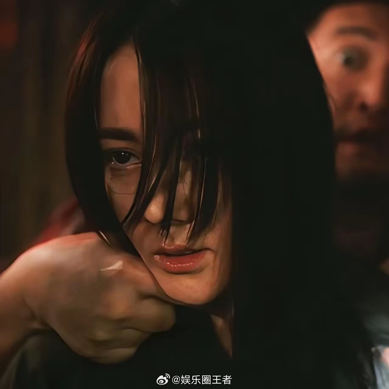 迪丽热巴明艳黄玫瑰迪丽热巴好牛啊。之前可能是看她的作品不多，导致对她的演技不太认