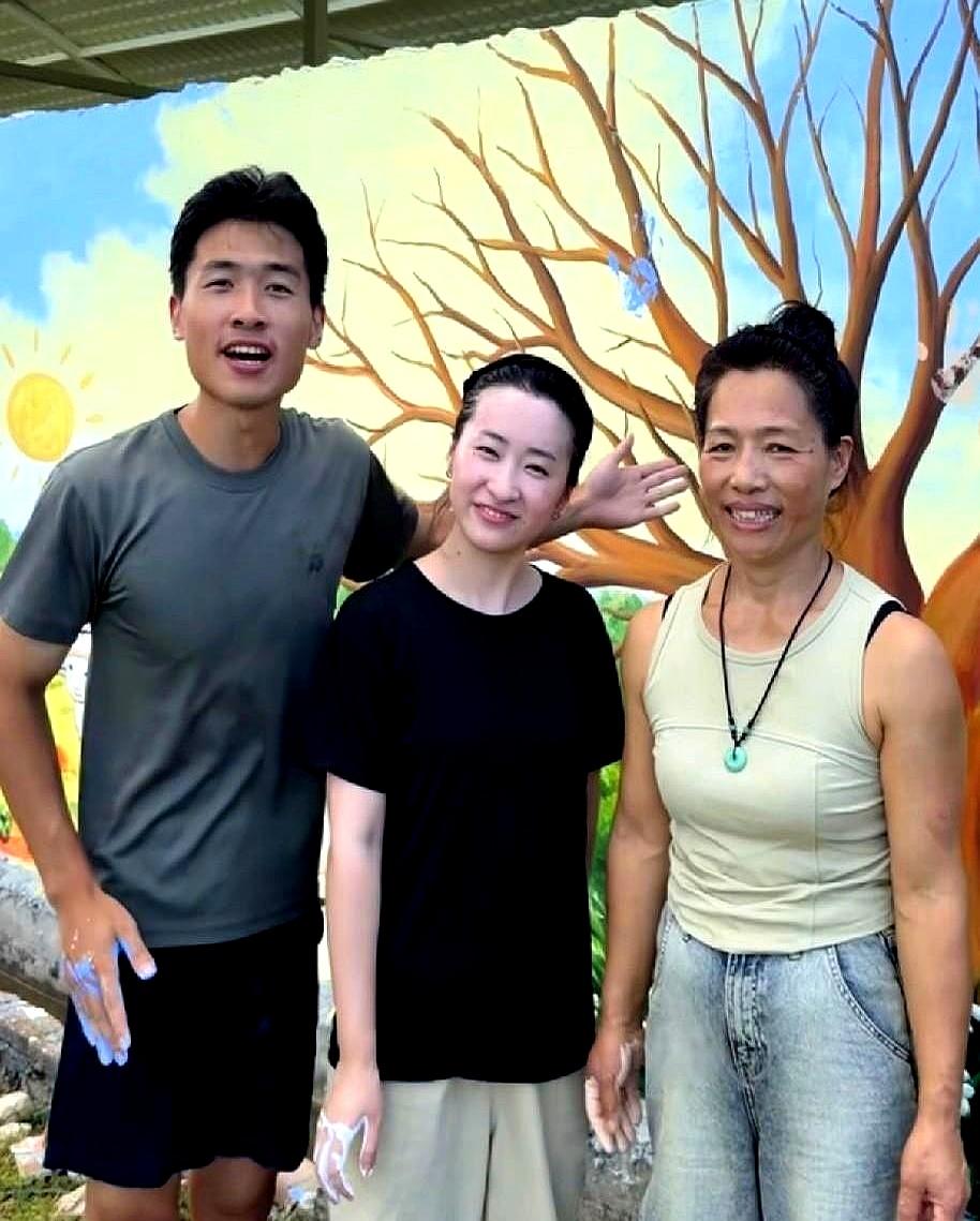 当一个人把猪圈外墙画成动漫打卡墙时，很多人以为他玩票。
海军回到福建，像蛟龙入海