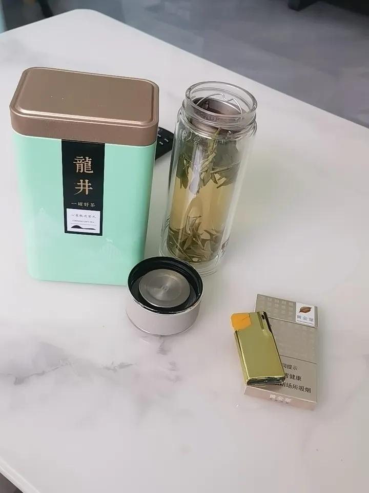 品茶小白。
说个或许行家不屑一顾的亲身体验。
一次泡茶后，因中间有事耽搁了一会，