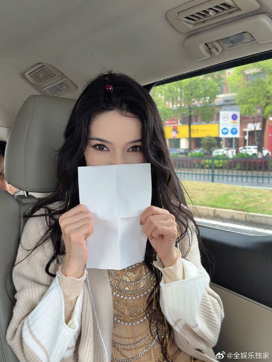 姐姐都在为代斯何宣林留下来而欢呼全网心愿达成！代斯何宣林没走，姐姐们都在替她们开