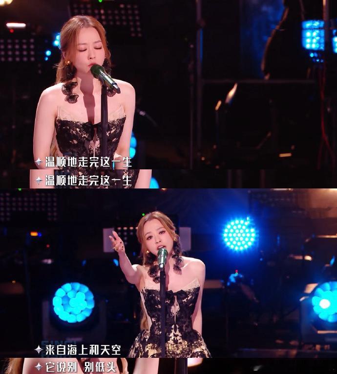 张靓颖穿了一身蝴蝶在身上张靓颖新歌野心家首唱舞台《野心家》首唱舞台里，她的声音和