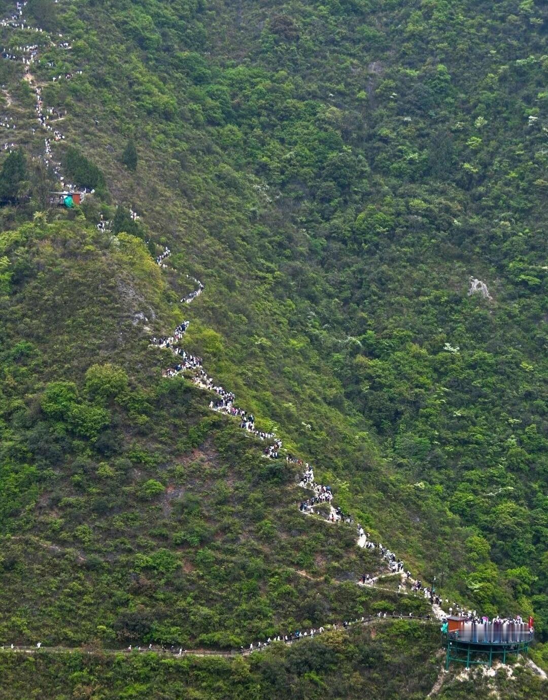 分享我的今日感悟出去旅游就怕碰上这种的景区，费死劲儿，沿途两边没什么可看的！