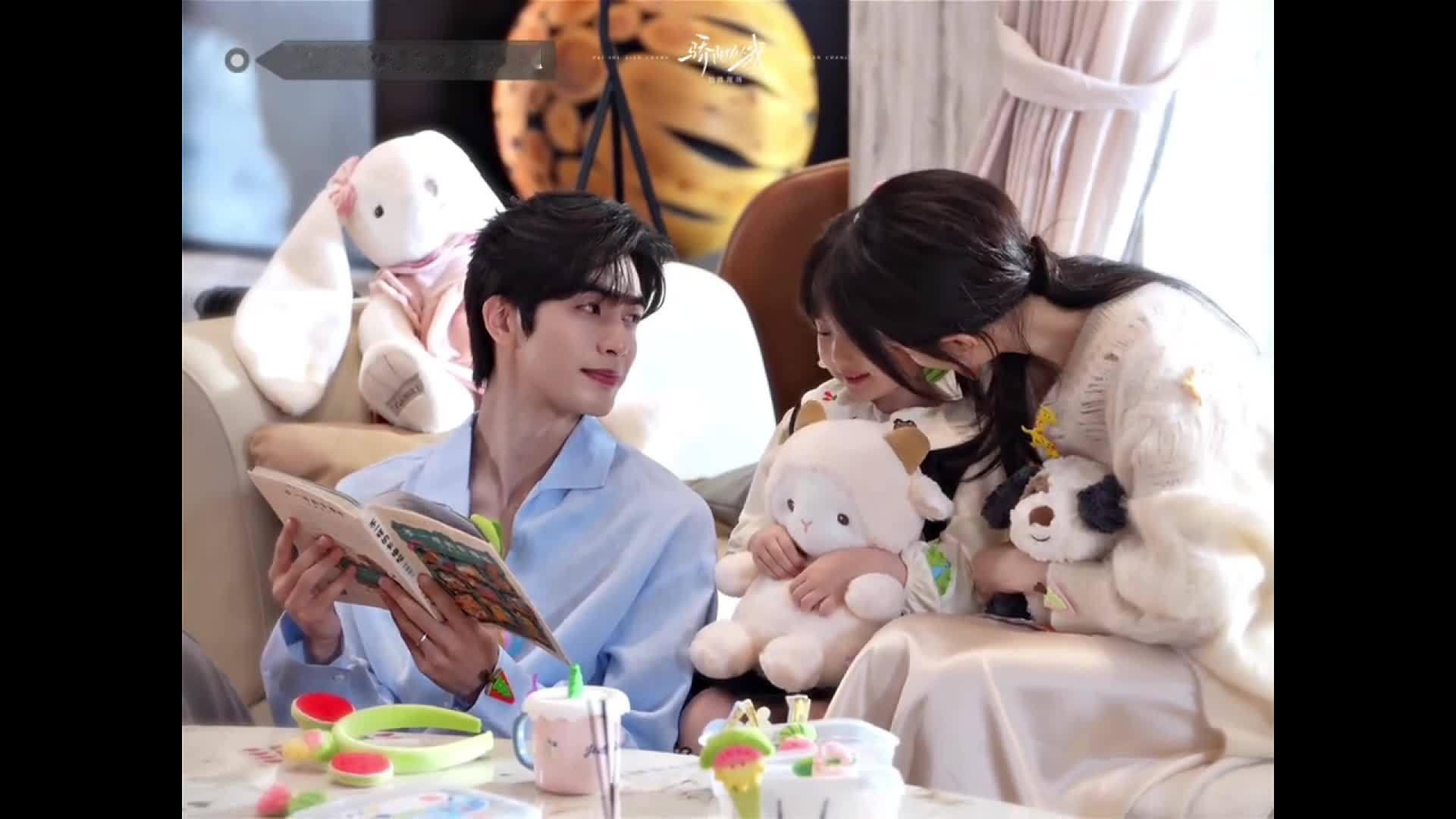 宋威龙现偶偶爸 谁还没被宋威龙抱娃的样子苏到！轻柔动作尽显成熟男人魅力，中式浓颜