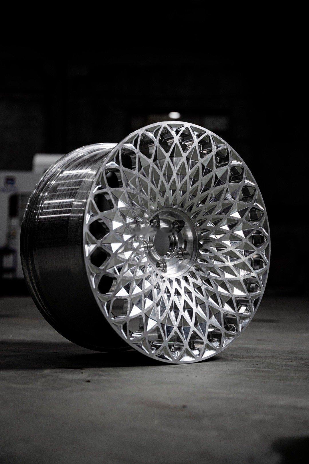 追光的人，终会光芒万丈；渡己的人，终能渡人。TLFW 𝐅𝐎𝐑𝐆𝐄𝐃 