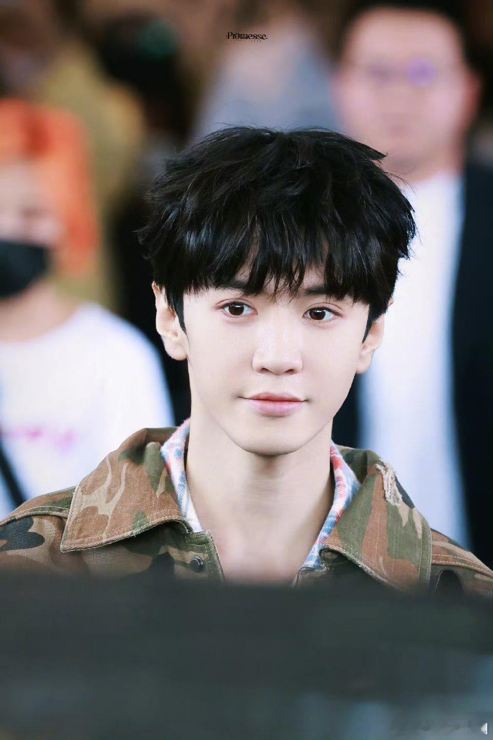 陈哲远去密室大逃脱上班的路透[求关注][求关注][求关注]怎么感觉小哥这么憔悴呀