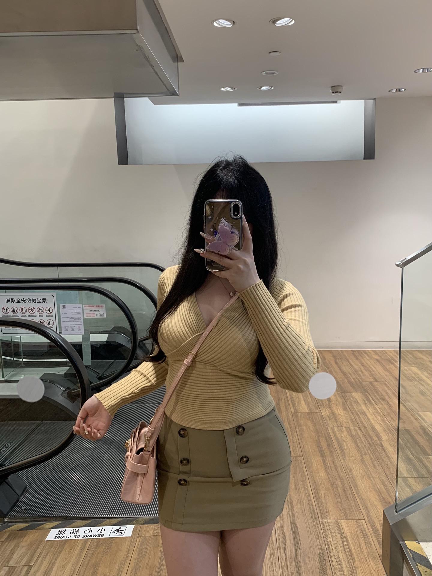 你身上有她的香水味 我该闹吗