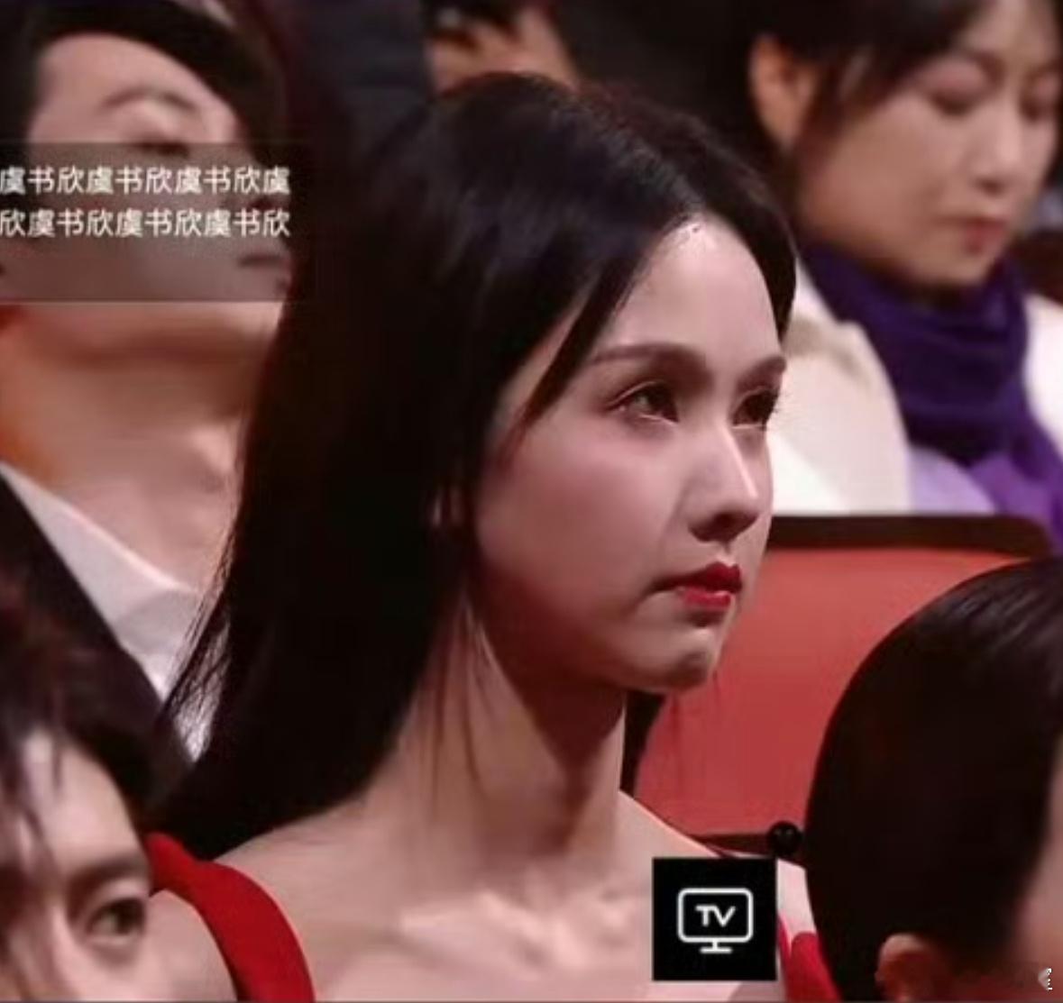 陈都灵 脸部状态被讨论了，觉得是光线因素吧 ​​​