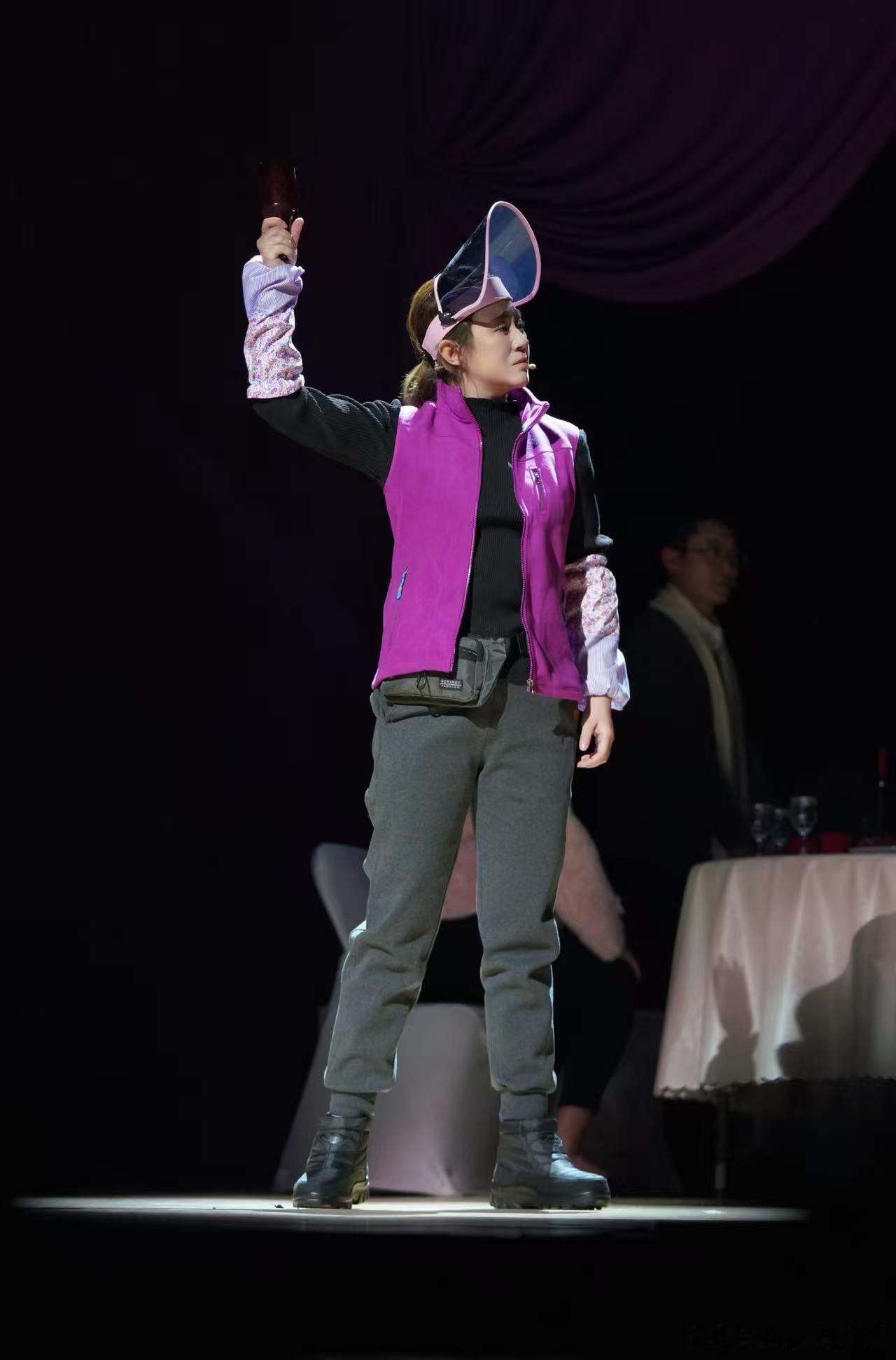 马丽主理人级别的东北甜妹 随着经验的积累，马丽的表演也越发从容和深刻。她开始尝试