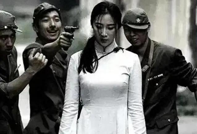 1940 年，日军玷污了宋大海的妻子，杀了他的儿子。谁料，宋大海竟邀请日军喝酒，