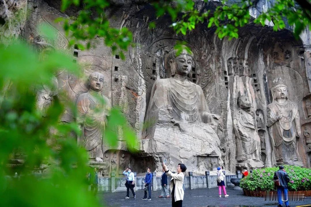有的人以为想要在职场中生存和发展就只能曲意逢迎，需知曲意逢迎只是一种策略，并不是