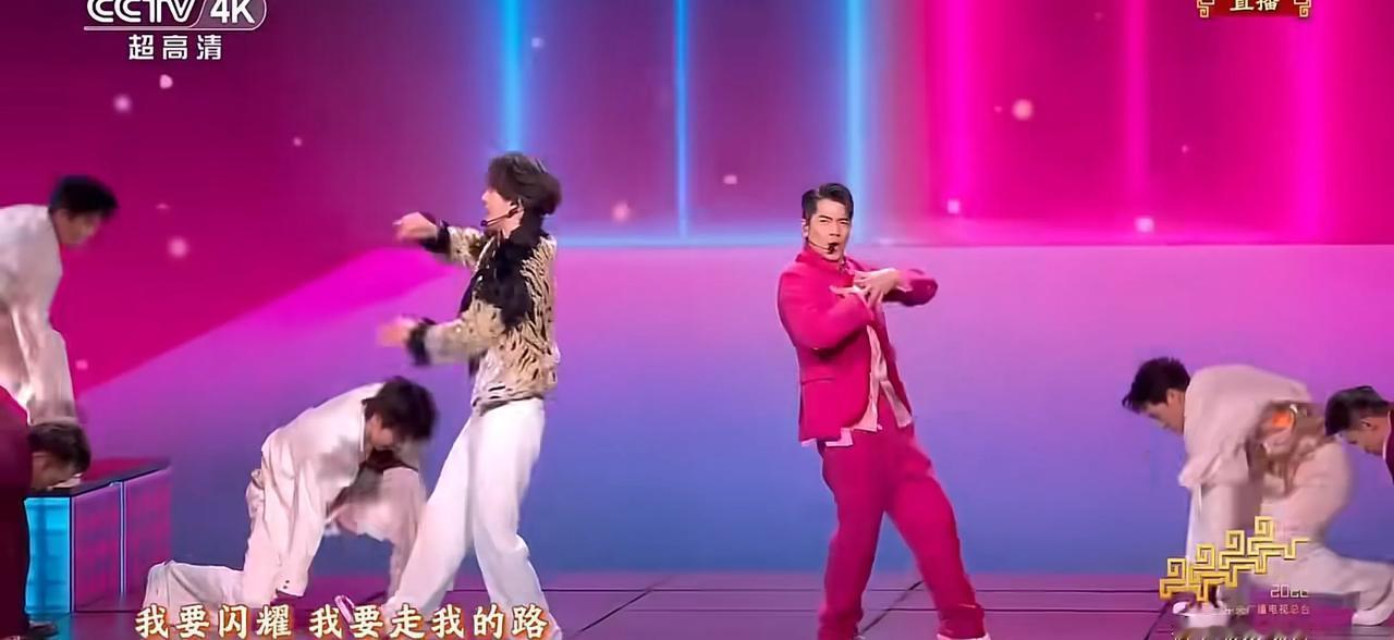 郭富城真的太牛了，这个年龄还跳的这么稳，动作利落到位，气场镇得住，不得不佩服他[